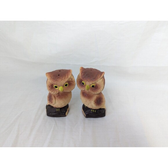 Vintage Ceramic Hand Painted Owl on Log Salt and Pepper Shaker Set- Japan - Picture 2 of 7